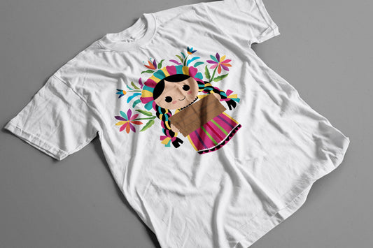Playera Muñeca Tradicional Mexicana Diseño Folklórico con Flores y Vestido Artesanal