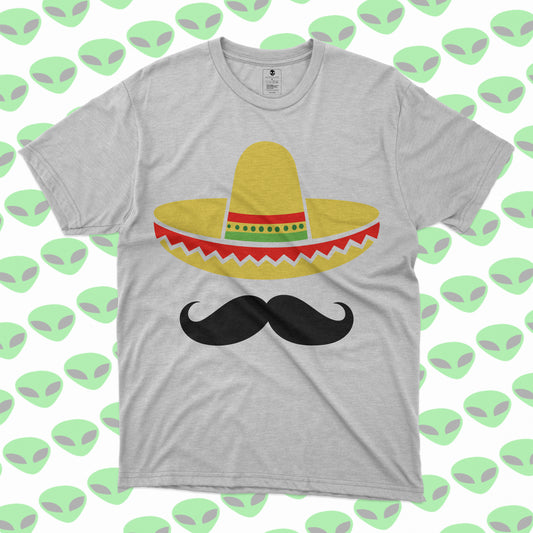 Playera Sombrero Mexicano Amarillo con Bigote Diseño Divertido para Fiestas Patrias